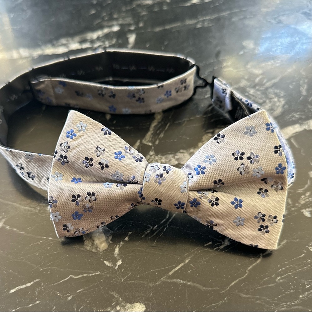 Express Adjustable Floral Bow Tie